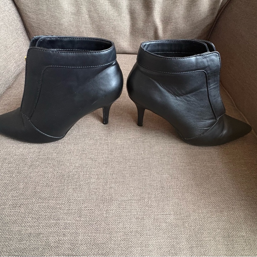 Metaphor Pointed Black Leather Ankle Booties with Gold Zip Size 8.5. INV25/487